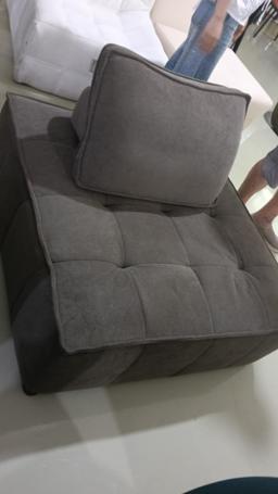Canapé d'angle chaise longue anthracite, vue secondaire showroom