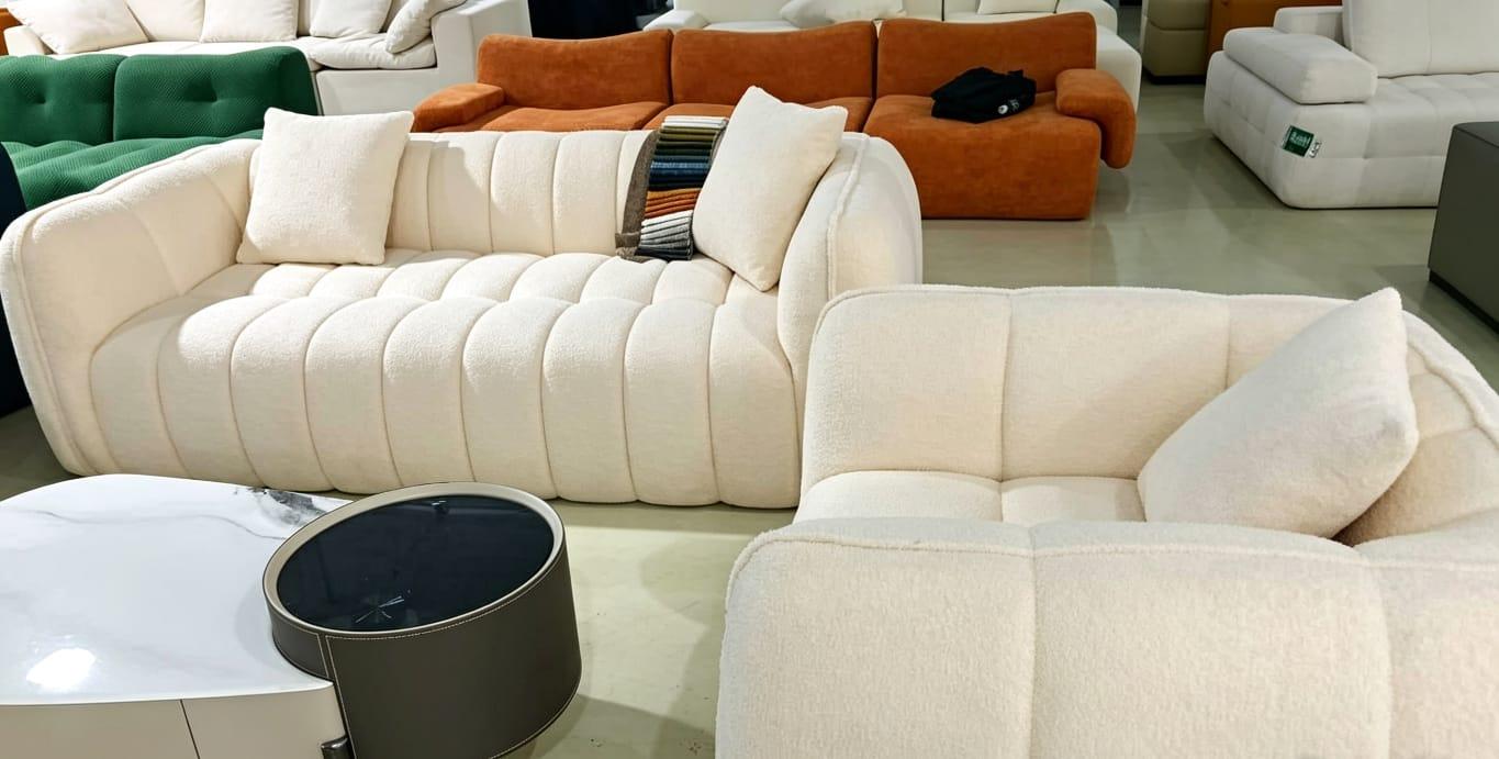 Canapé d'angle chaise longue coloris beige, nuancier de tissu